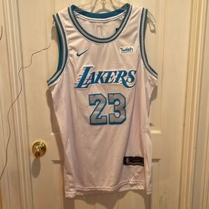 Autentic 🎈sale🎈NBA Lakers James Lebron nr 23 jersey NWT